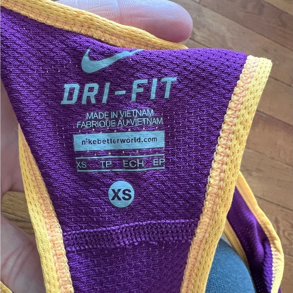 Nike work-out tank - Picture 3 of 3